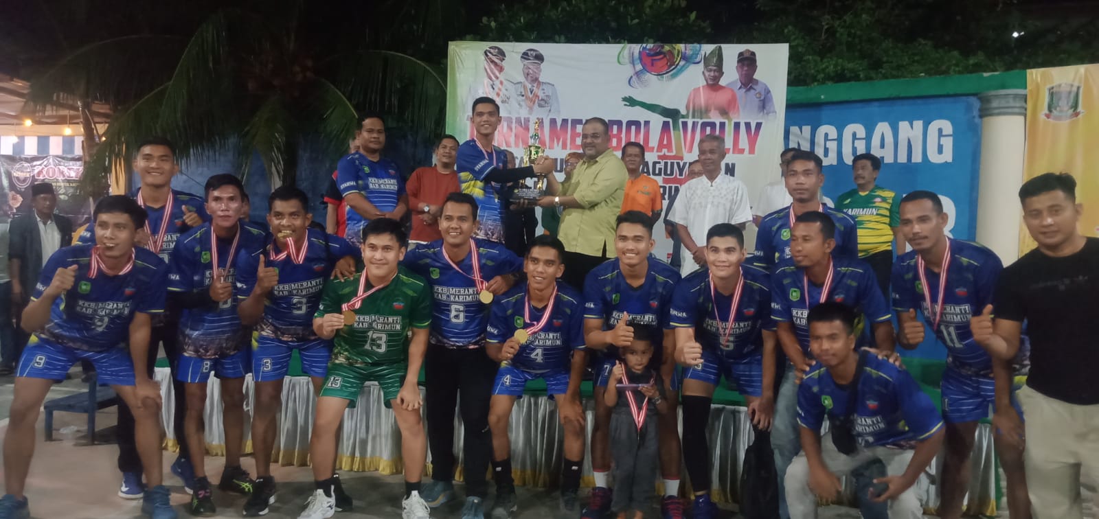 Tim Putra KKB Meranti JuaraI Turnamen Bola Volly Antar Suku dan Paguyuban se-Kabupaten Karimun