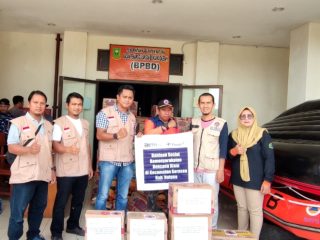 Peduli Sesama, PT Timah Tbk Kirim Paket Sembako dan Perlengkapan Balita ke Korban Longsor di Natuna.