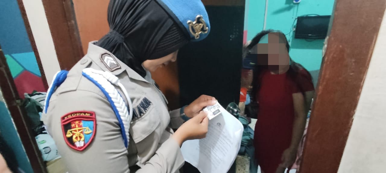 Pasutri Tanpa Identitas Digrebek Polisi di Kos-kosan Karimun.