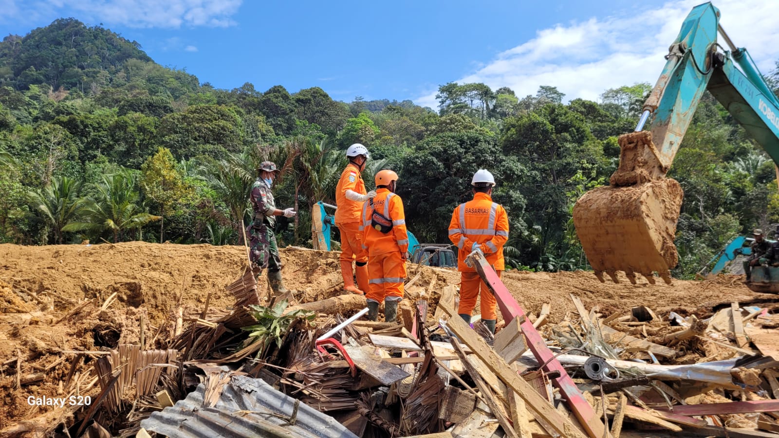 Tim SAR Gabungan Kembali Temukan Dua Korban Longsor di Natuna.