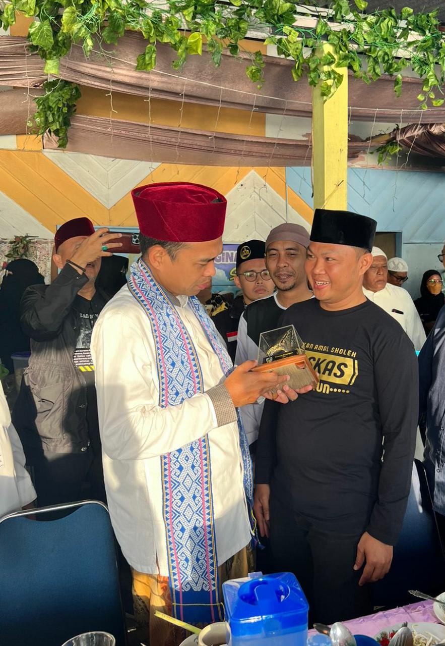 UAS: Pahala Jariyah, Sedekah Beras untuk Santri Yatim dan Penghafal Quran.