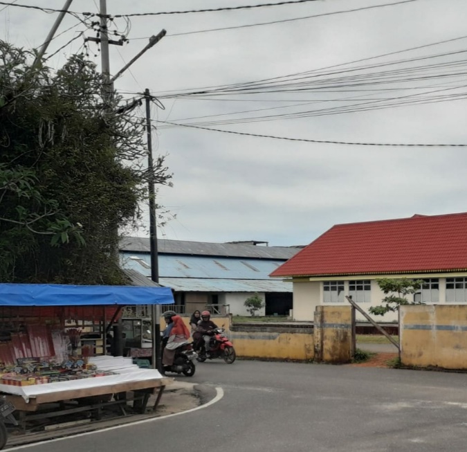 Rawan kecelakan lalu lintas, masyarakat Dabo keluhkan penerangan jalan yang berada di Jalan Simpang Tiga Pelabuhan Kota Dabo Singkep.