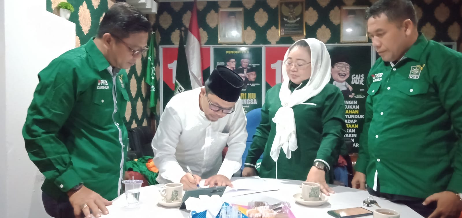 Muhammad Nurhidayat akhirnya melabuhkan hatinya untuk bergabung ke DPC Partai Kebangkitan Bangsa (PKB) Kabupaten Karimun.