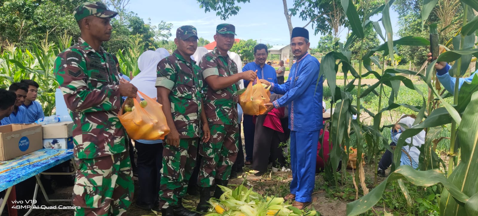 Koramil 03/Kundur, Kodim 0317/TBK melaksanakan kegiatan panen jagung di Demplot Koramil 03/Kundur.