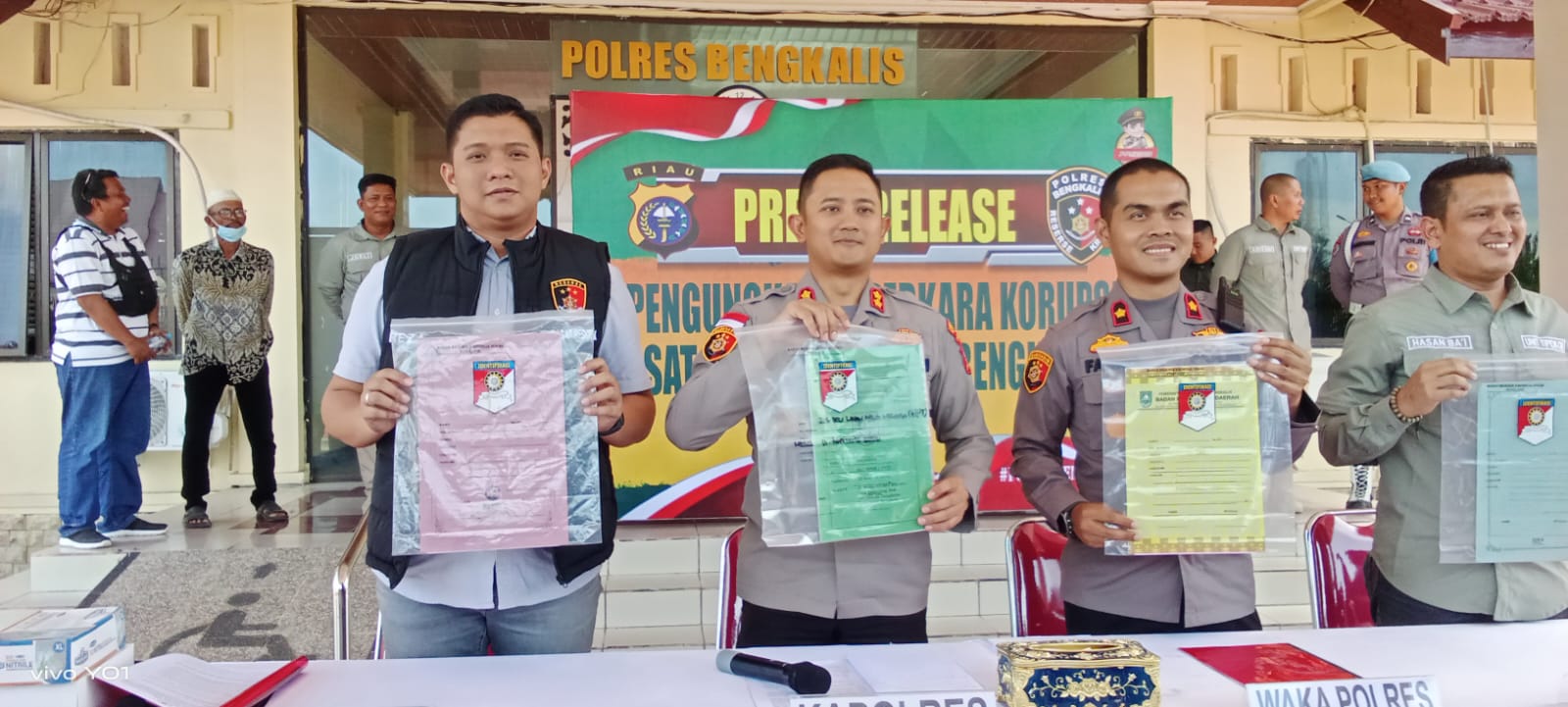 Polres Bengkalis menetapkan dua Kepala Desa (Kades) sebagai tersangka jual beli lahan milik negara dan menerbitkan SKGR palsu.