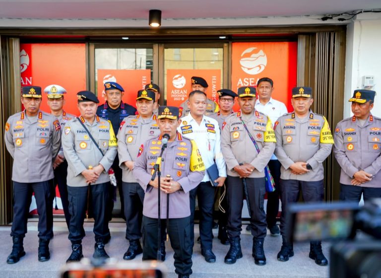 Kapolri Jenderal Listyo Sigit Prabowo meninjau kesiapan pengamanan pelaksanaan event internasional ASEAN Summit di Labuan Bajo, NTT.