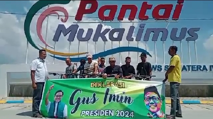 Puluhan pesepeda dari komunitas sepeda Kecamatan Kundur Barat, Kabupaten Karimun mendukung Muhaimin Iskandar (Gus Imin) menjadi Presiden RI.