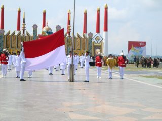 Pemerintah Kabupaten (Pemkab) Karimun melaksakan Upacara Detik-Detik Proklamasi HUT Kemerdekaan RI ke-78 tahun 2023, Kamis (17/8/2023).