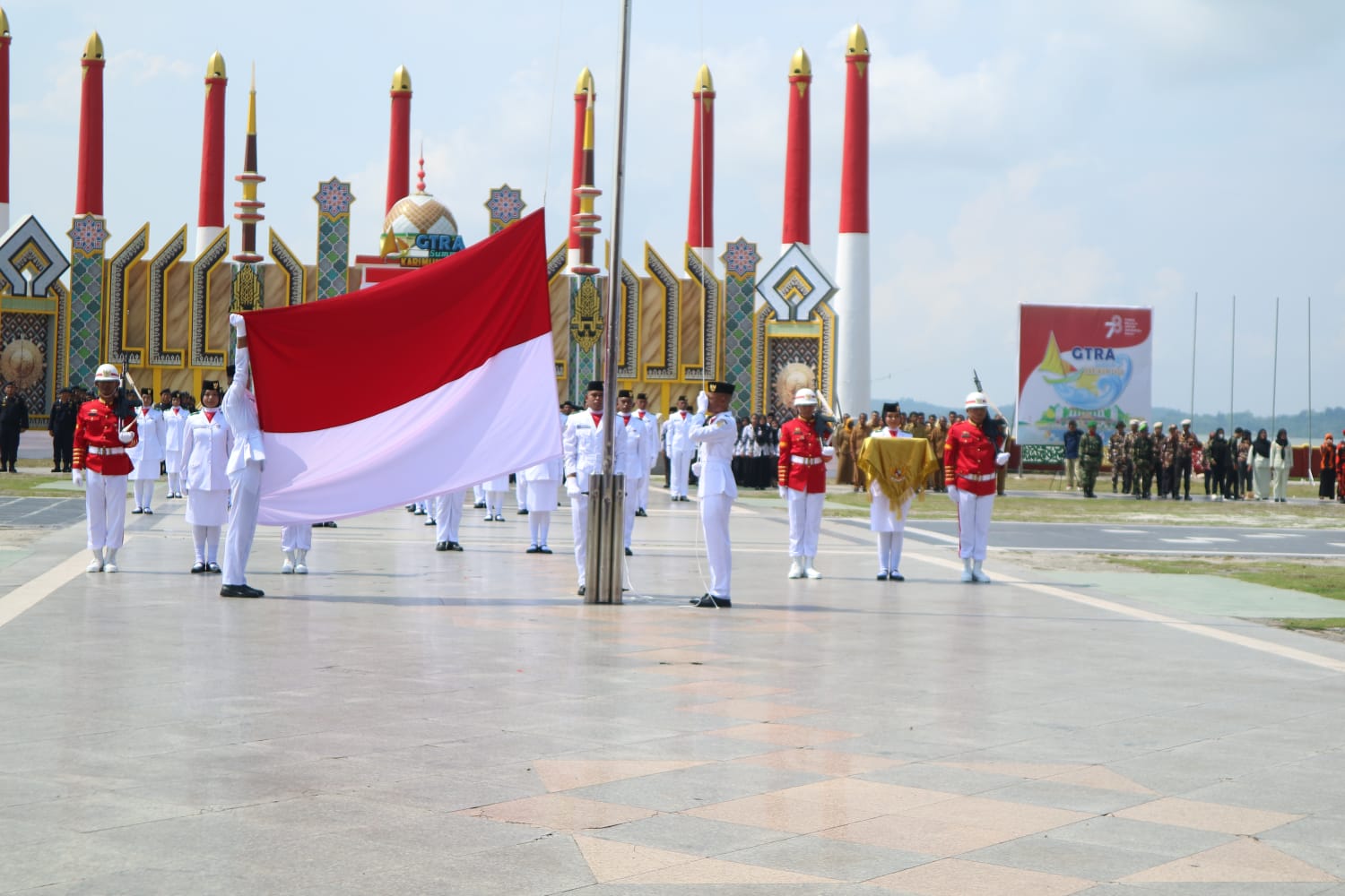 Pemerintah Kabupaten (Pemkab) Karimun melaksakan Upacara Detik-Detik Proklamasi HUT Kemerdekaan RI ke-78 tahun 2023, Kamis (17/8/2023).