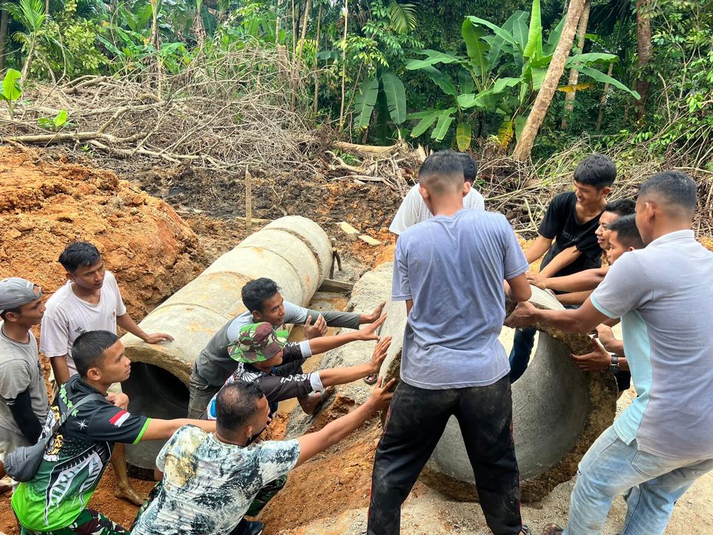 Pembuatan Gorong-gorong program TMMD ke-117 Kodim 0317/TBK sudah mencapai 46 persen pengerjaannya dan hampir rampung.