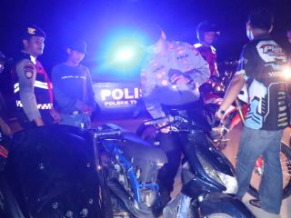 Dalam rangka cipta kondisi, Polres Karimun dan Polsek daratan melaksanakan Patroli Malam Gabungan Anti Kriminalitas (PAMUNGKAS).