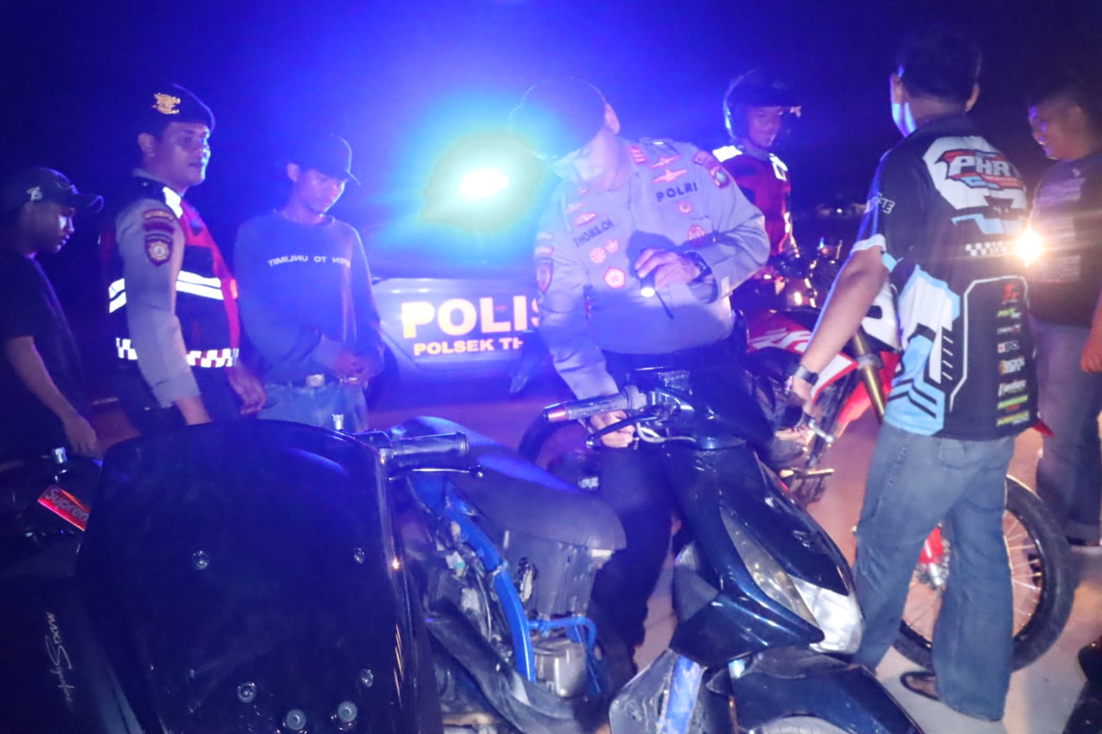 Dalam rangka cipta kondisi, Polres Karimun dan Polsek daratan melaksanakan Patroli Malam Gabungan Anti Kriminalitas (PAMUNGKAS).