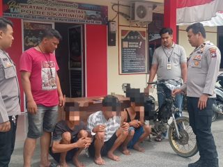 Unit Reskrim Polsek Tebing mengamankan tiga kawanan begal yang beraksi di Jembatan Kuning Kelurahan Teluk Uma, Kecamatan Tebing.