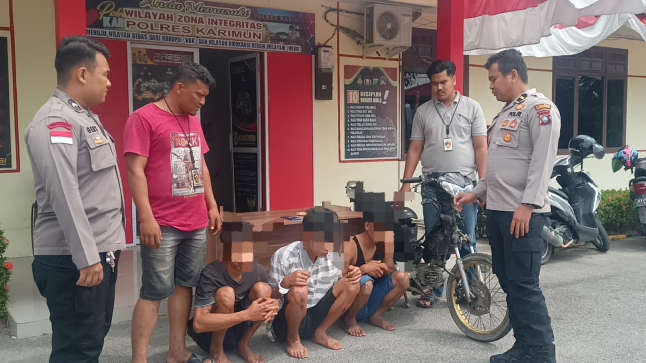 Unit Reskrim Polsek Tebing mengamankan tiga kawanan begal yang beraksi di Jembatan Kuning Kelurahan Teluk Uma, Kecamatan Tebing.