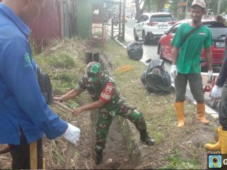 Ada berbagai cara yang dilakukan Babinsa Koramil 01/Balai untuk lebih dekat dengan warga di desa binaannya.