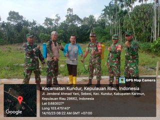 Dengan penuh semangat dan motivasi,  personil babinsa bahu membahu mengubah lahan kosong, menjadi lahan yang produktif untuk pertanian.