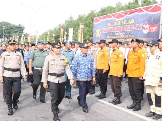 Kapolres Karimun, AKBP Ryky W. Muharam memimpin Apel  Gelar Pasukan Operasi Mantap Brata Seligi 2023, yang dilaksanakan di Coastal Area.