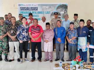 PT Timah Tbk akan memasang penahan abrasi di sekitar Pantai Sawang sepanjang 150 meter untuk membantu mencegah abrasi.