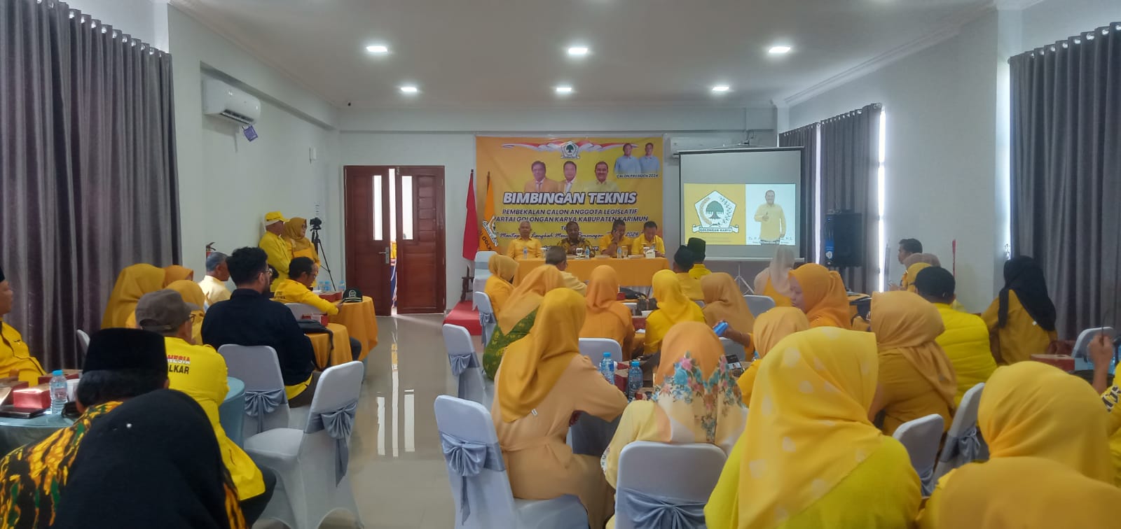 DPD Partai Golongan Karya (Golkar) Kabupaten Karimun menggelar Bimbingan Teknis (Bimtek) Pembekalan kepada Caleg DPRD Karimun.