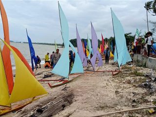 Mendukung pelestarian permainan tradisional di wilayah operasional Perusahaan, PT Timah Tbk ikut berpartisipasi dalam perlombaan Jong Sampan.