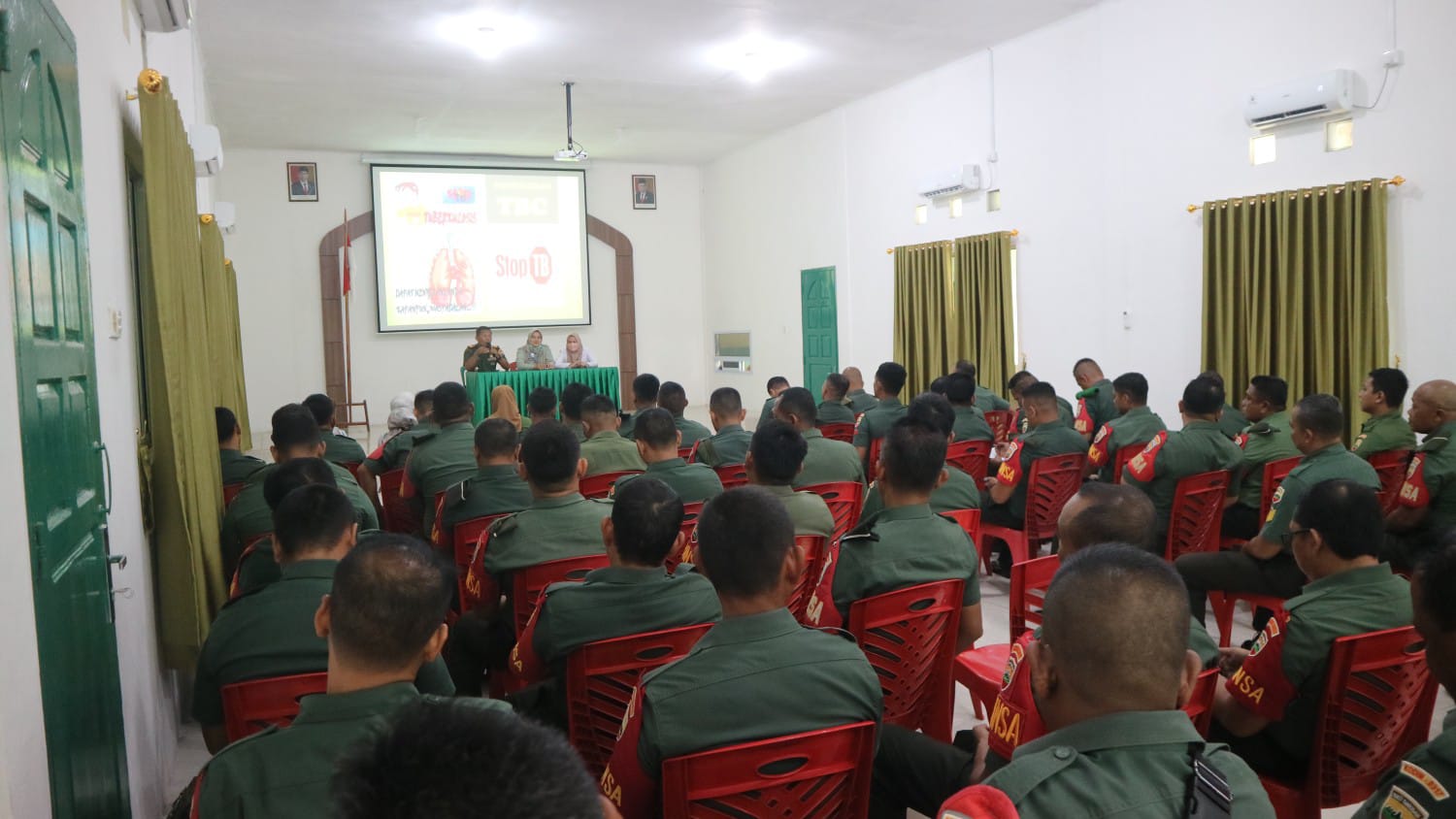 Kodim 0317/TBK melaksanakan kegiatan Penyuluhan Tuberculosis (TBC) dan Skrining di Kelurahan Pamak, Kecamatan Tebing.