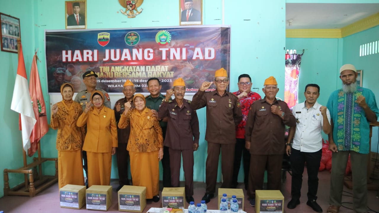 Kodim 0317/TBK Menggelar Bhakti Sosial Pemberian Sembako Kepada Veteran dan Anak Yatim dalam rangka Hari Juang TNI AD di Kantor LVRI.