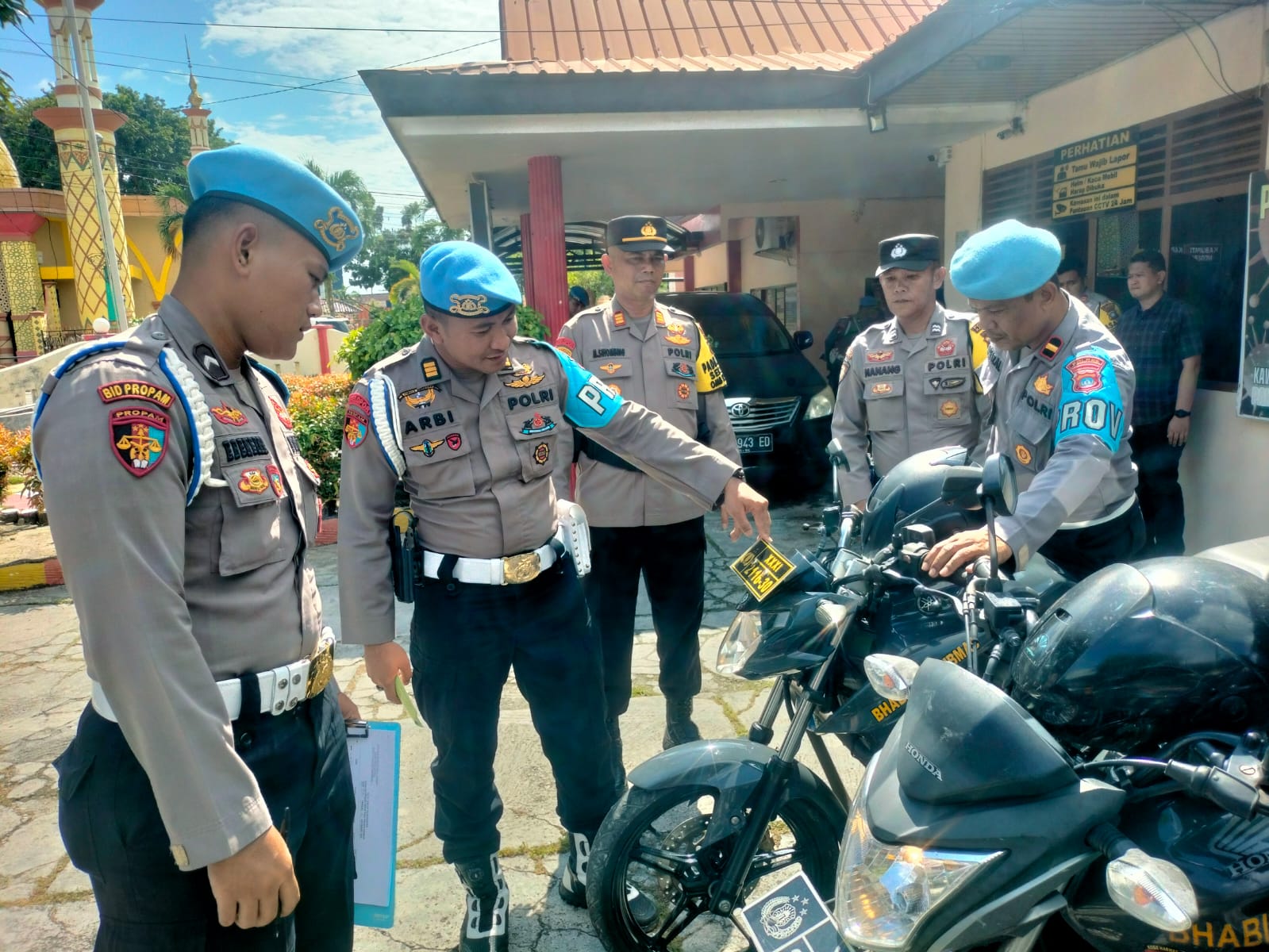 Dalam rangka pengawasan Pendisiplinan Anggota Polri, Propam Polda Kepri bersama Propam Polres Karimun melaksanakan kegiatan Gaktibplin.