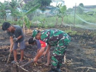 Dengan melakukan komunikasi di lapangan tentunya akan terjalin hubungan yang baik dengan masyarakat Babinsa Desa Lubuk Koramil 03/Kundur.