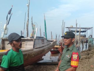 Upaya membangun komunikasi sosial dengan seluruh masyarakat terus dilakukan oleh Babinsa, untuk mewujudkan kemanunggalan TNI dan Rakyat.