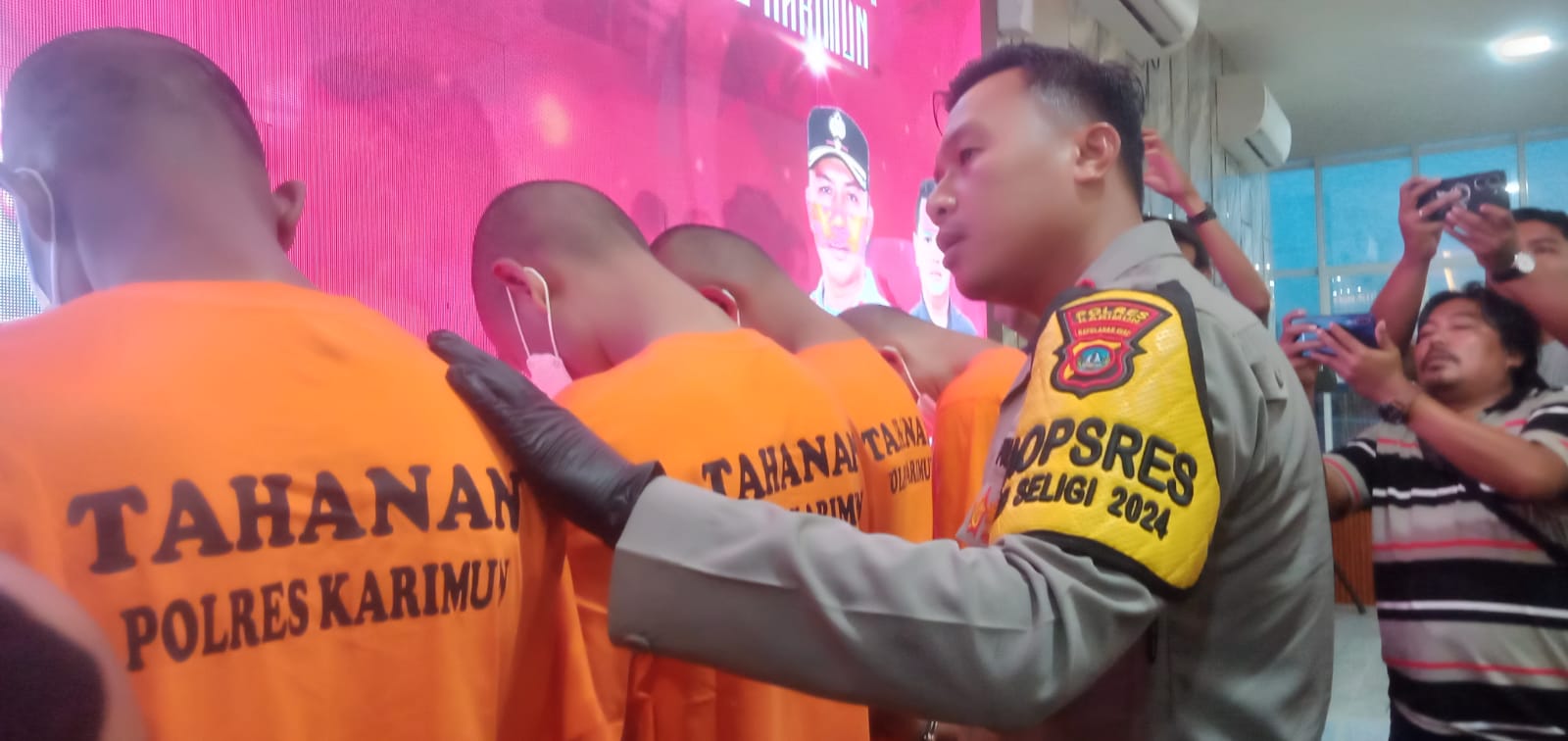 Oknum Pegawai Negeri Sipil (PNS) di Pemerintahan Kabupaten Karimun berinisial F (44) ditangkap polisi terkait narkotika jenis sabu-sabu.