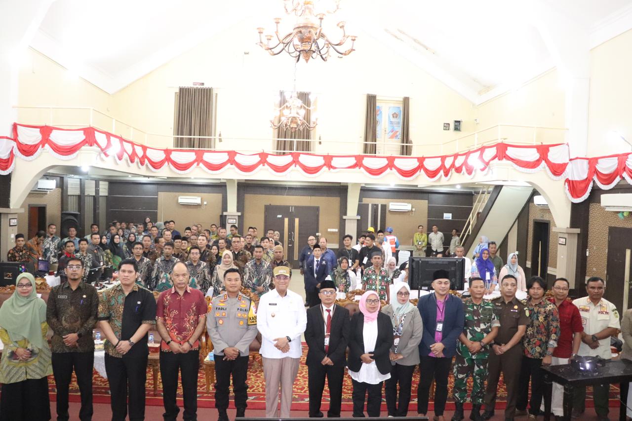 Polres Karimun melakukan pengamanan rapat pleno terbuka rekapitulasi hasil Pemilihan Umum Tahun 2024 tingkat KPU Kabupaten Karimun, Kamis (29/2/2024).