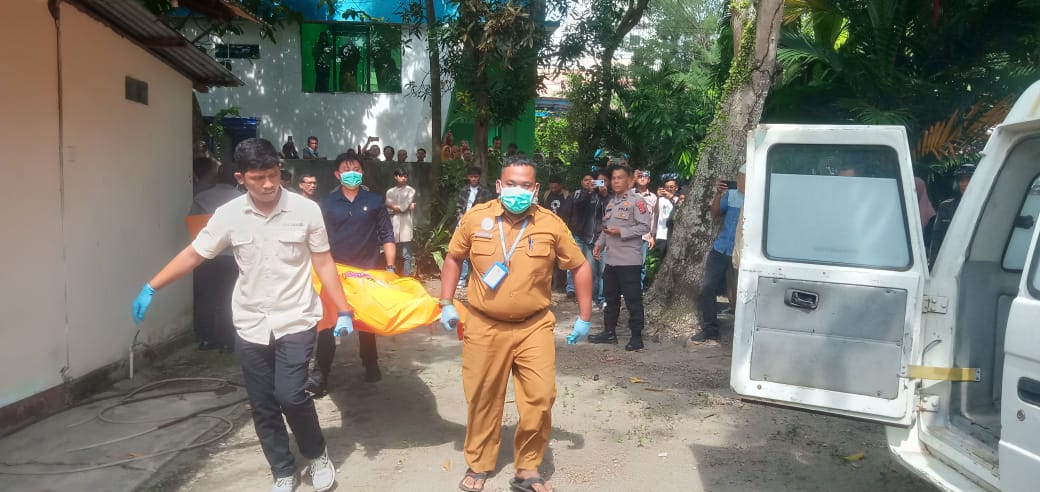 Aksi gantung diri kembali terjadi di Kabupaten Karimun. Kali ini terjadi di Jalan Kartini RT 01 RW 01 Kelurahan Tanjung Balai Kota, Karimun.