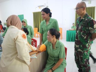 Persit Kartika Chandra Kirana Cabang LXXI Dim 0317 Koorcab Rem PD I/Bukit Barisan melaksanakan donor darah di Aula Makodim 0317/TBK.