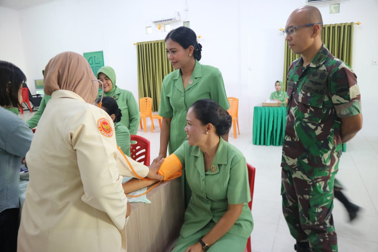 Persit Kartika Chandra Kirana Cabang LXXI Dim 0317 Koorcab Rem PD I/Bukit Barisan melaksanakan donor darah di Aula Makodim 0317/TBK.