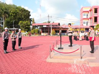 Kapolres Karimun, AKBP Fadli Agus pimpin upacara Pemberhentian Tidak Dengan Hormat (PTDH) terhadap Brigadir Polisi (Brigpol) berinisial AM.