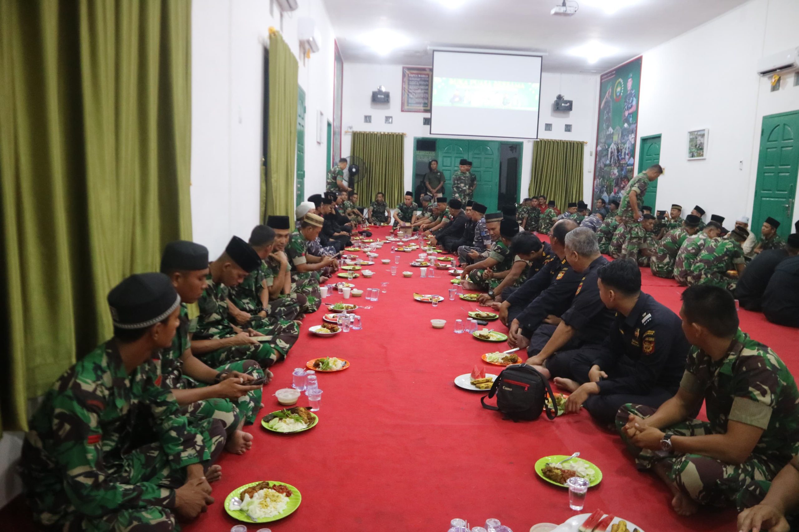 Kodim 0317/TBK menggelar buka puasa bersama lintas sektoral, yang dilaksanakan di Aula Kodim 0317/TBK, Rabu (27/3/2024).