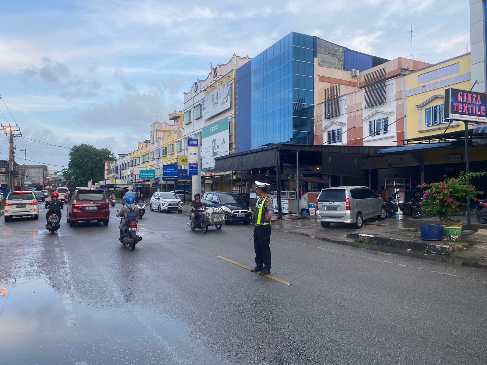 Polres Karimun beserta Polsek jajaran terus memberikan pelayanan prima kepada masyarakat dengsan melaksanakan kegiatan Strong Point.