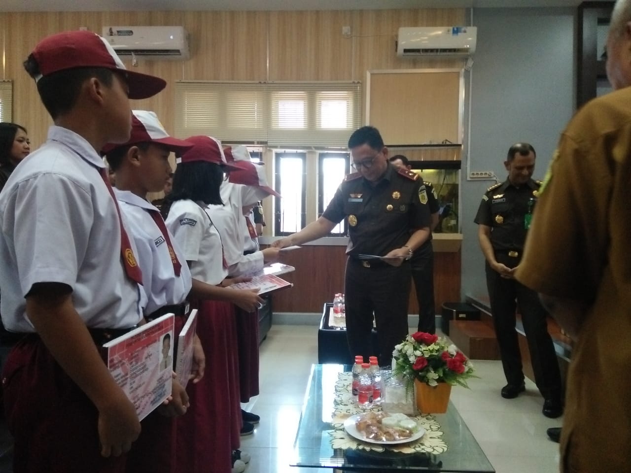 Kepala Kejaksaan Tinggi (Kajati) Kepulauan Riau (Kepri), Teguh Subroto melakukan kunjungan kerja di Kaupaten Karimun, Senin (24/6/2024).