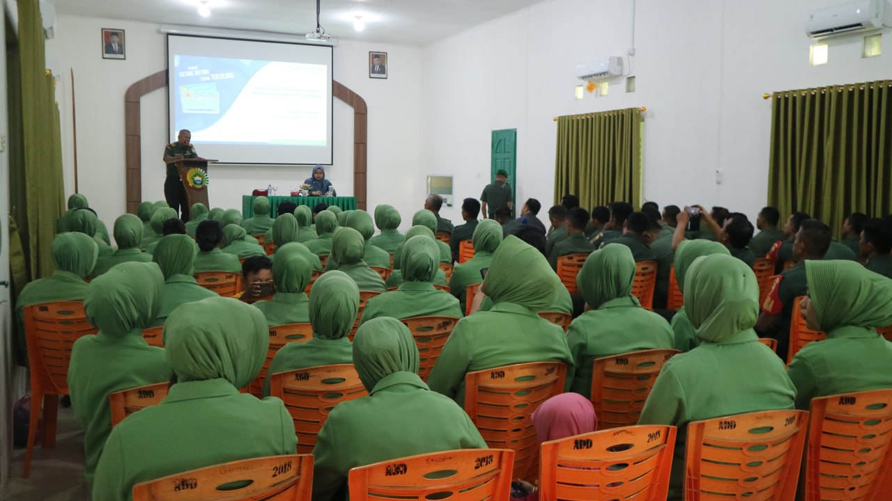 BPJS Kesehatan melakukan Sosialisasi Program JKN-KIS dan Aplikasi Mobile JKN serta pembukaan stand BPJS keliling di Kodim 0317/TBK.