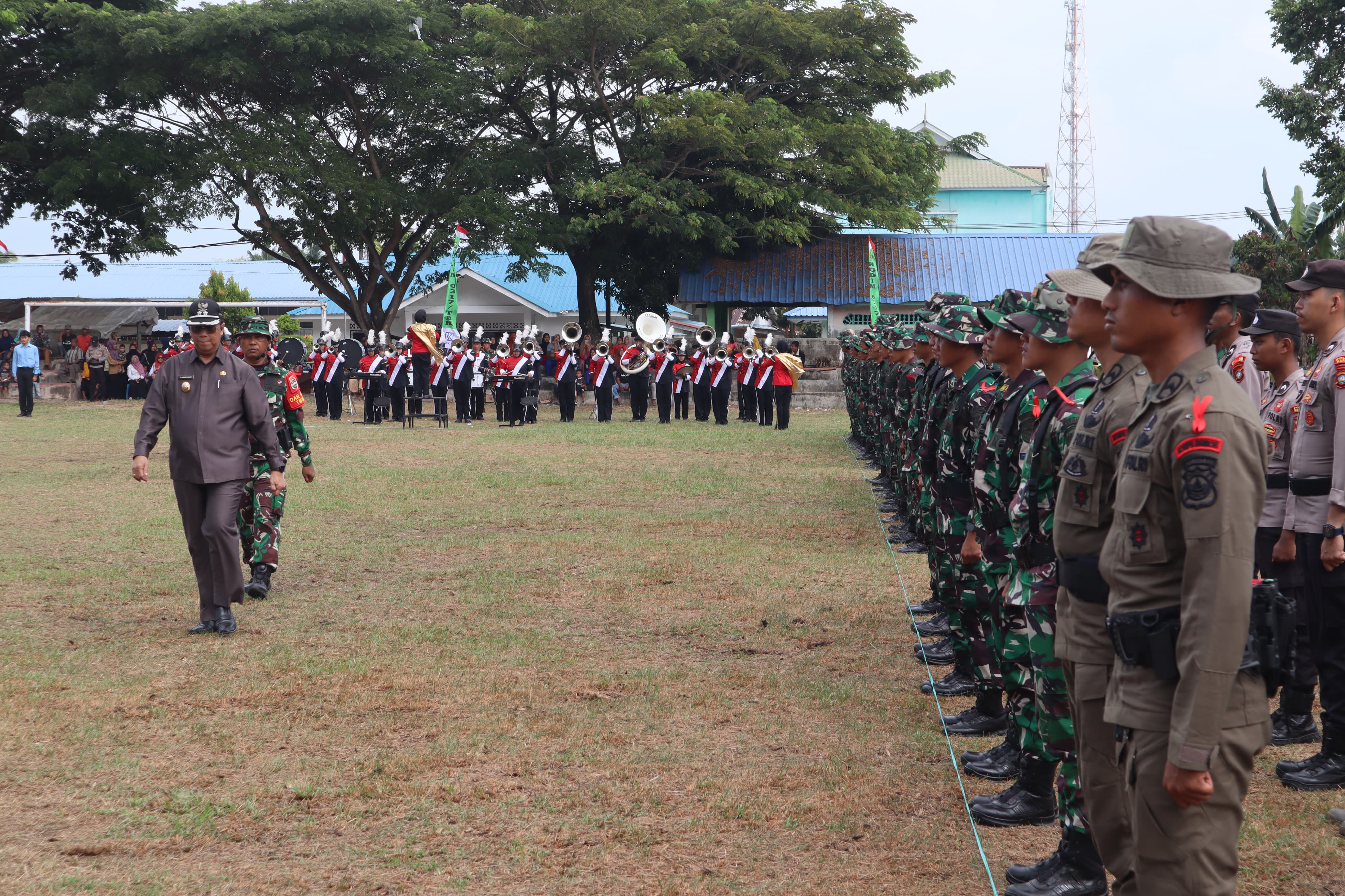 Wakil Bupati Karimun, Anwar Hasyim membuka secara resmi TNI Manunggal Membangun Desa (TMMD) ke-121 di Kecamatan Moro, Kabupaten Karimun.