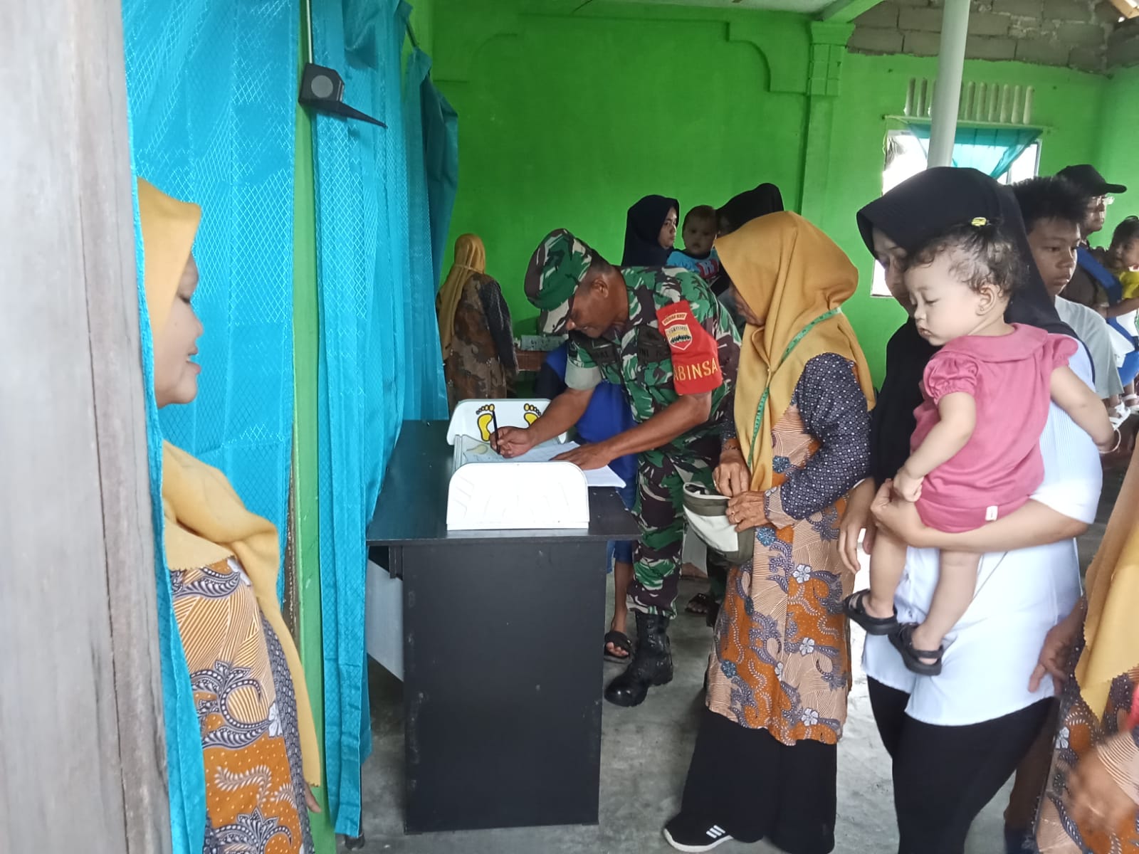 Babinsa Tanjung Batu Kota Koramil 03/Kundur Sertu Faisal Gunawan Hadiri Kegiatan Posyandu Balita dan Ibu Hamil.