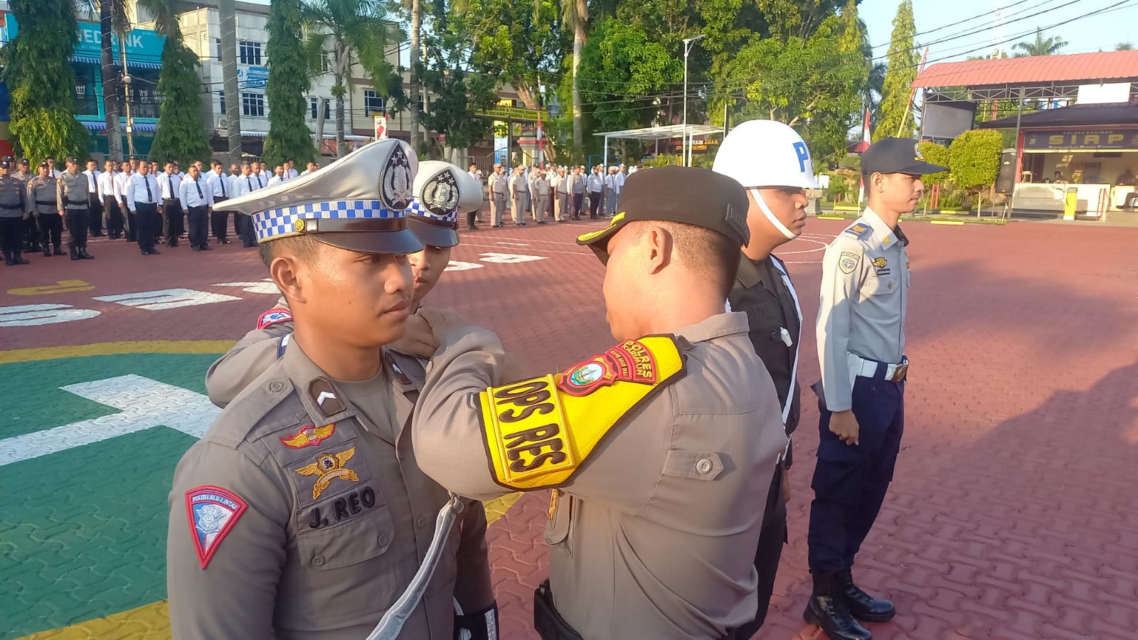 Patuhi peraturan berlalu lintas dengan melengkapi surat-surat kendaraan anda jika tidak mau ditindak Satlantas Polres Karimun.