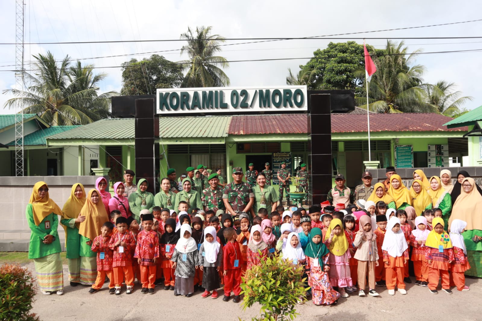 Dandim 0317/TBK, Letkol Inf Ida Bagus Putu Mudita bersama Ketua Persit KCK Cab LXXI Dim 0317 melaksanakan kunker ke Koramil 02/Moro.