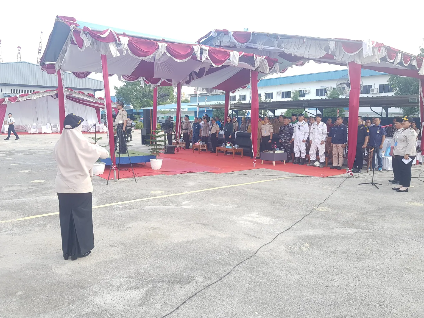 Babinsa Koramil 04/Tebing ikut apel dalam simulasi penanggulangan kejadian kedaruratan kesehatan masyarakat PT. Karimun Sembawang Shipyard.