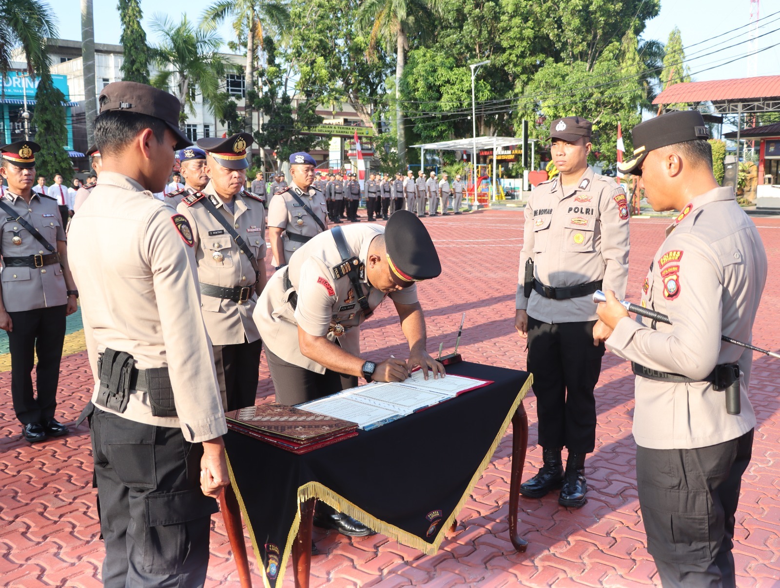 Kapolres Karimun pimpin Sertijab Kasatreskrim, Kasatintelkam, Kasatpolairud, Kapolsek Moro serta Kapolsek Kuba Polres Karimun.