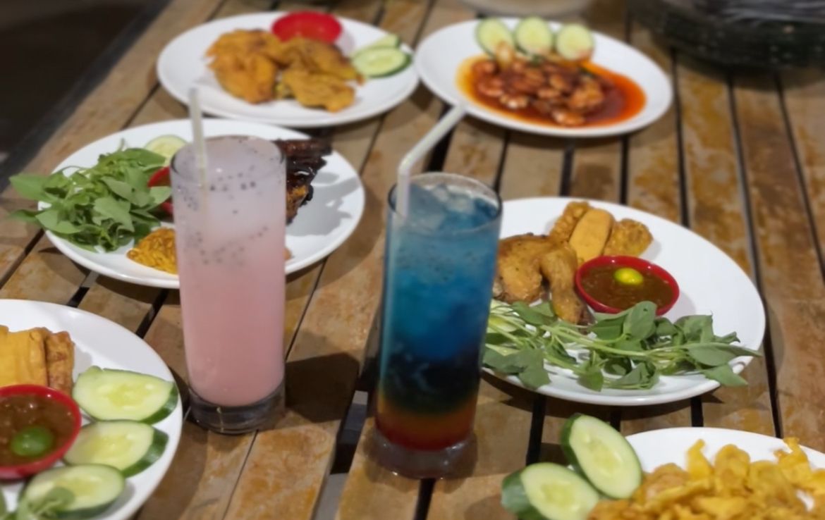 Untuk anda yang berada di Kabupaten Karimun, Provinsi Kepri dan bingung mencari tempat santai dan nyaman, Cafe Pondok Sejati solusinya.