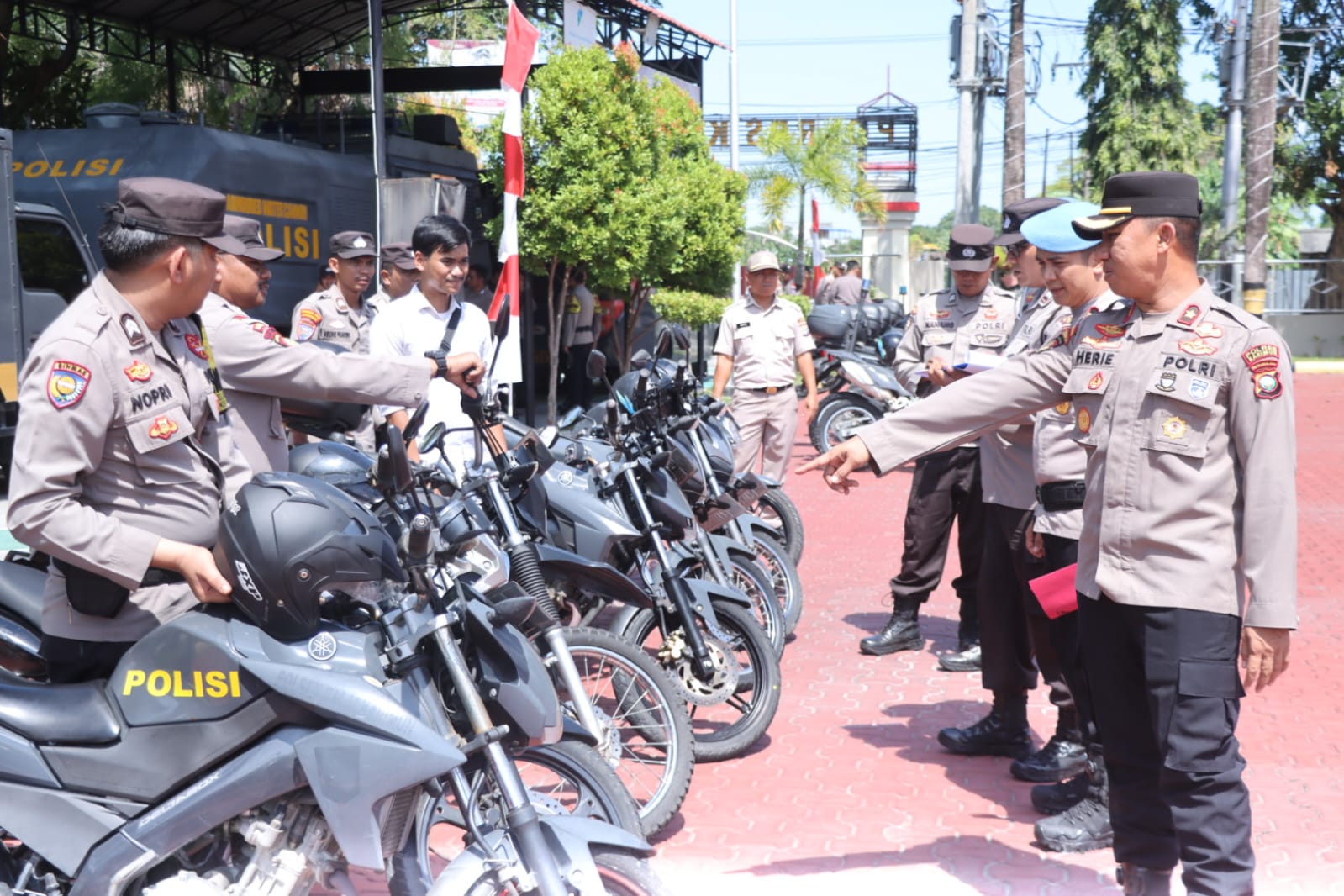 Poles Karimun mengecek sejumlah kendaraan dinas menjelang Pilkada serentak tahun 2024 di wilayah Kabupaten Karimun, Senin (5/8/2024).