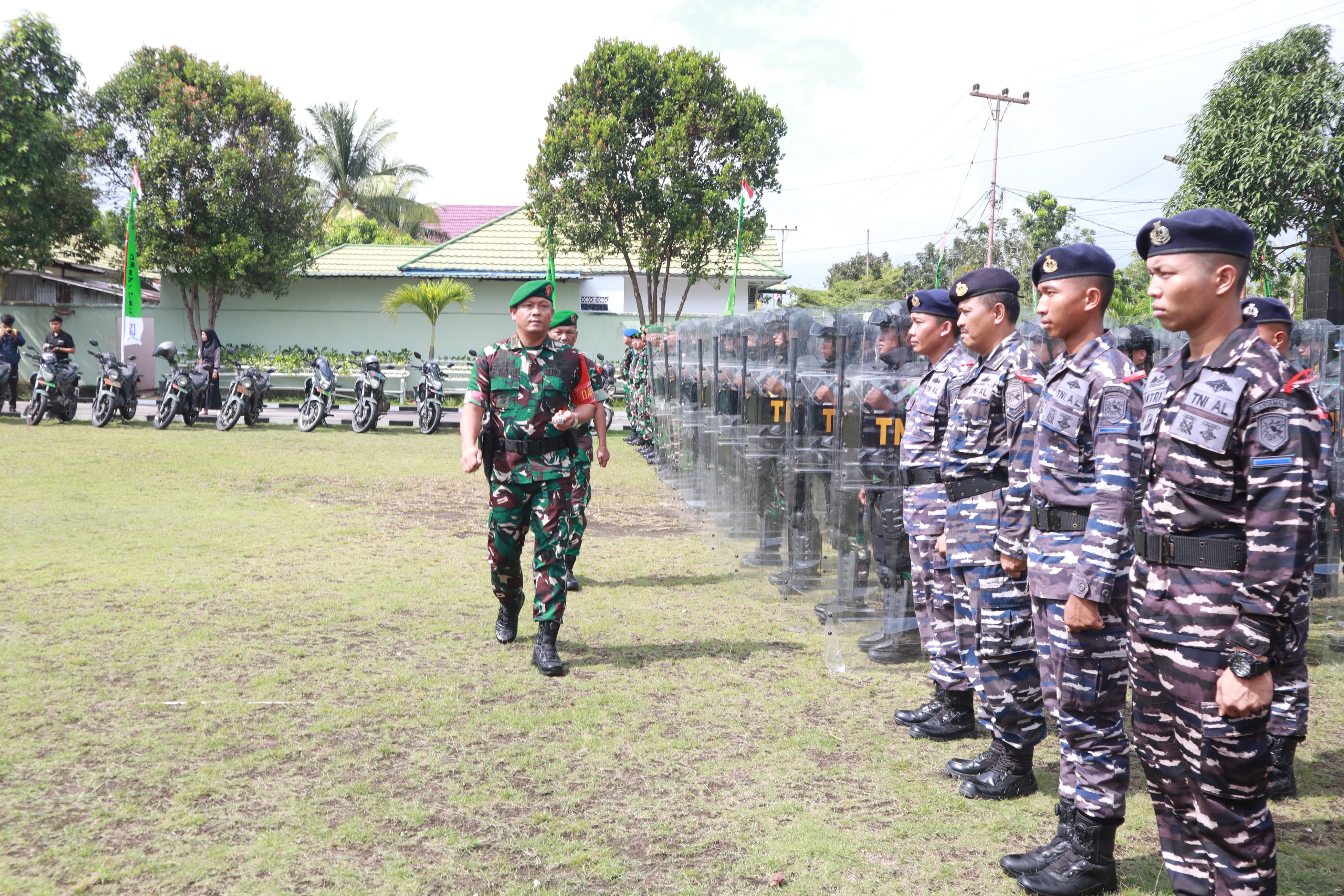 Kodim 0317/TBK menggelar apel pasukan operasi pengamanan Pilkada serentak tahun 2024 di halaman Makkodim 0317/TBK, Jumat (16/8/2024).