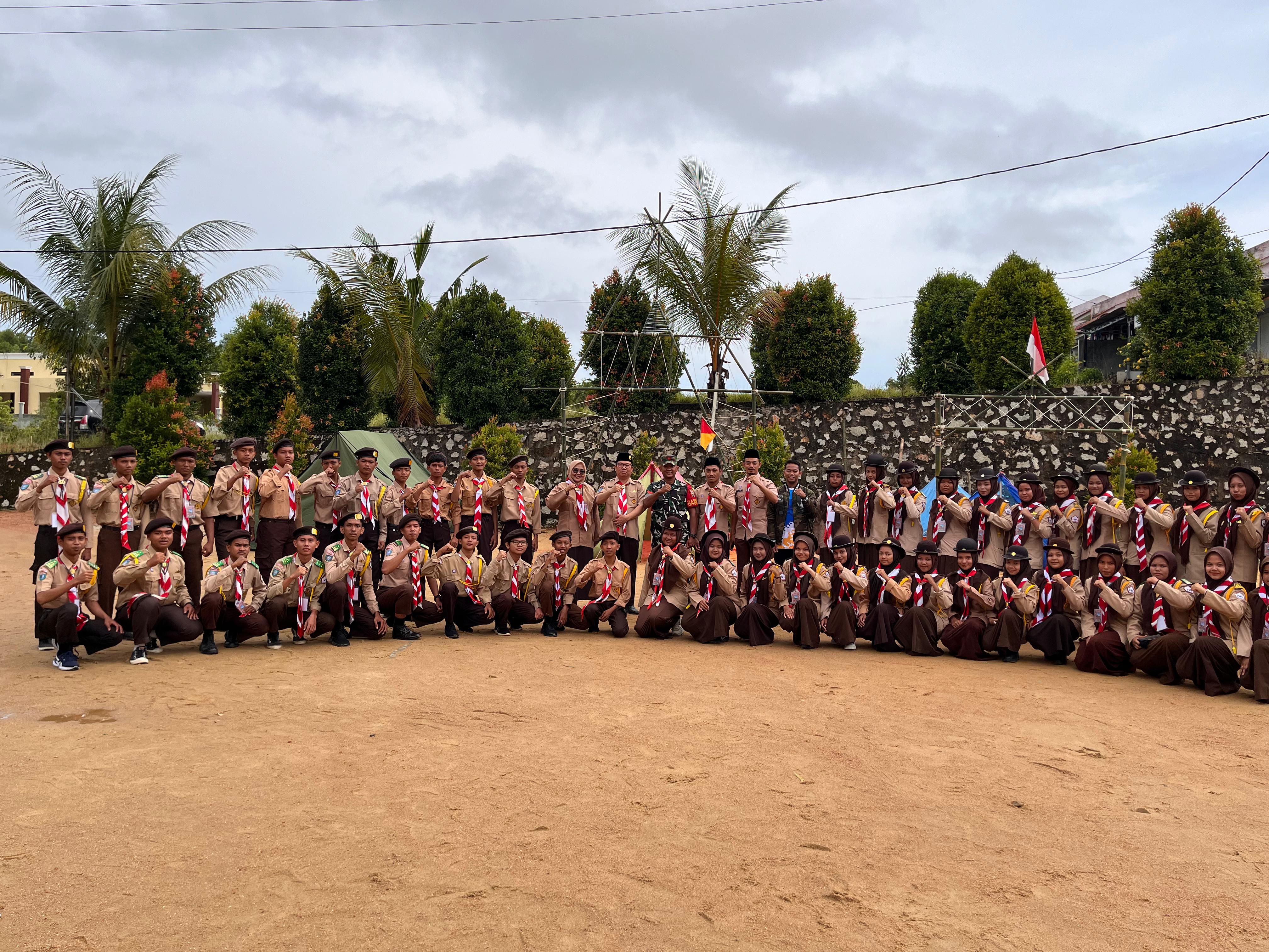 Babinsa Kelurahan Pamak dari Koramil 04/Tebing, Koptu Suhermansyah menghadiri acara pembukaan Perkemahan PTA di MAN Karimun.