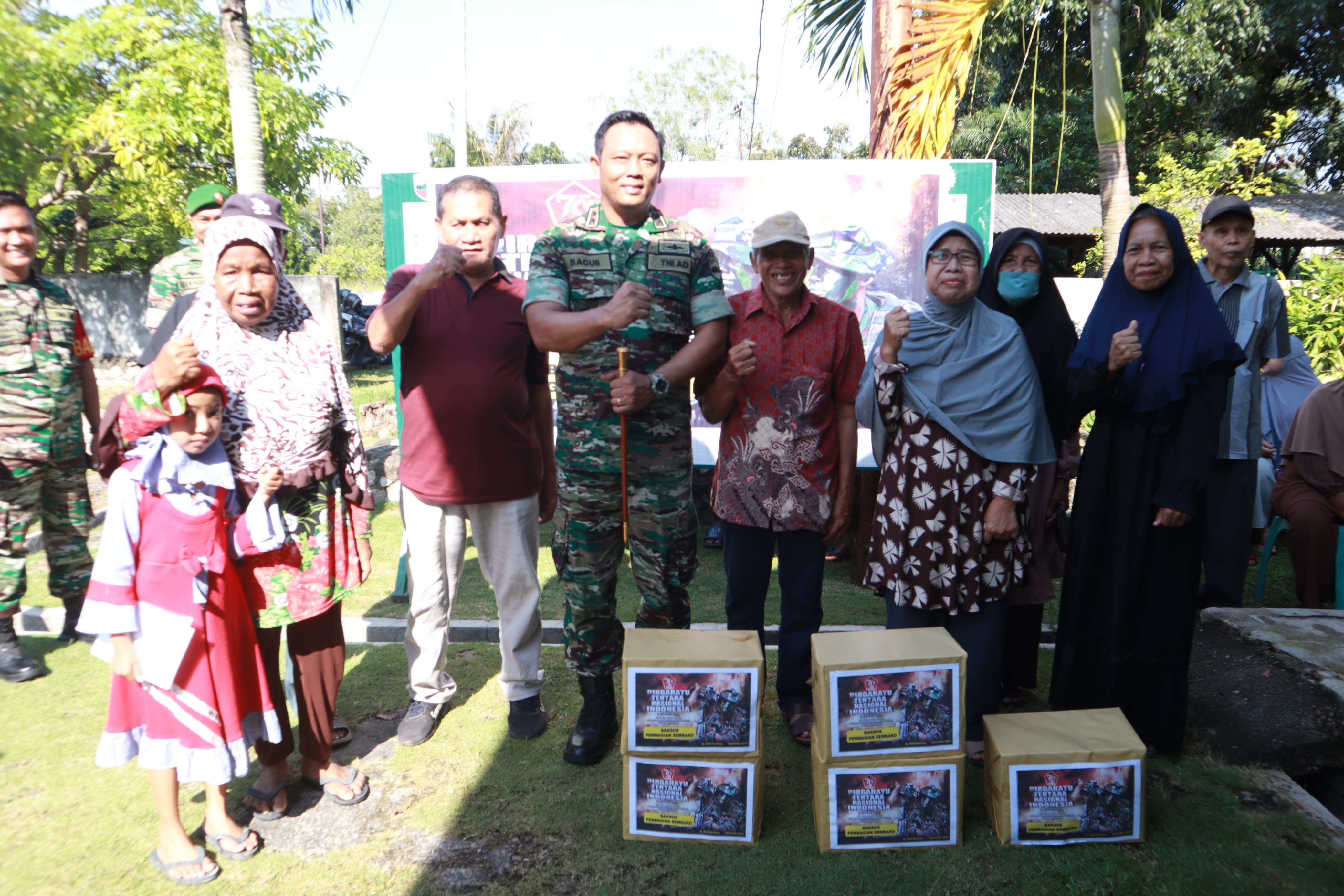 Dalam rangka memperingati HUT TNI ke-79, Kodim 0317/TBK menyalurkan bantuan sembako kepada warga kurang mampu.